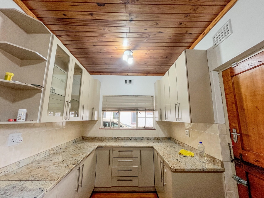 To Let 4 Bedroom Property for Rent in Pinelands Western Cape